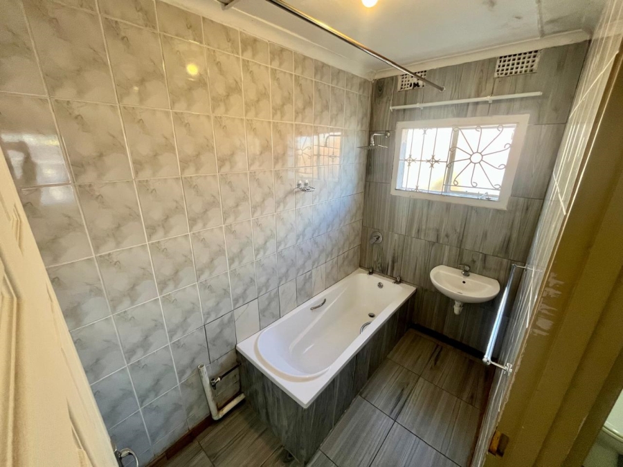To Let 3 Bedroom Property for Rent in Braelyn Eastern Cape